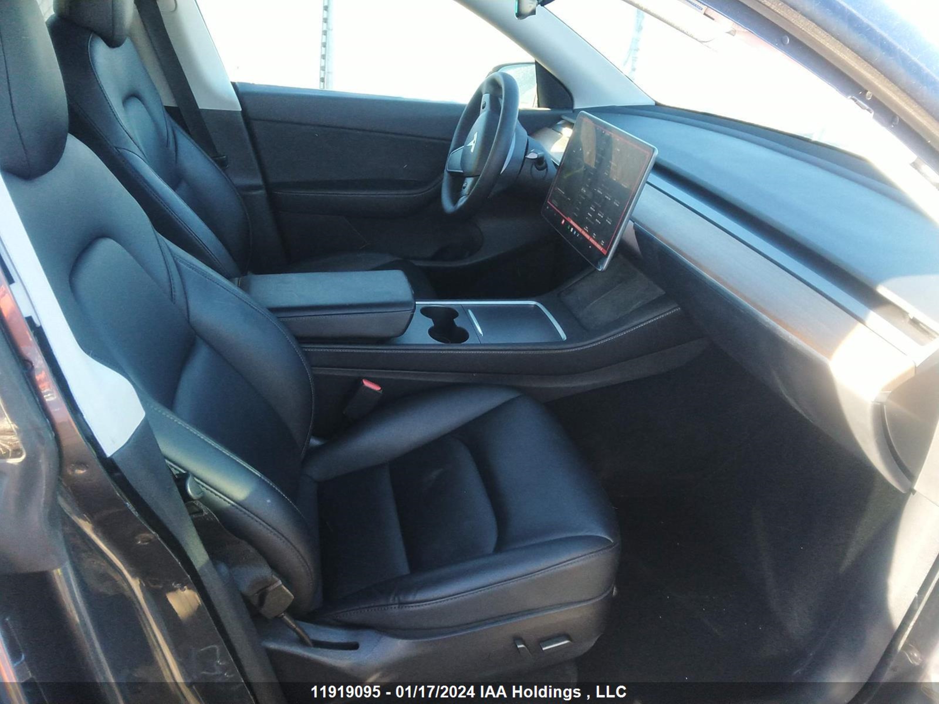 Photo 4 VIN: 7SAYGAEE5NF457570 - TESLA MODEL Y 