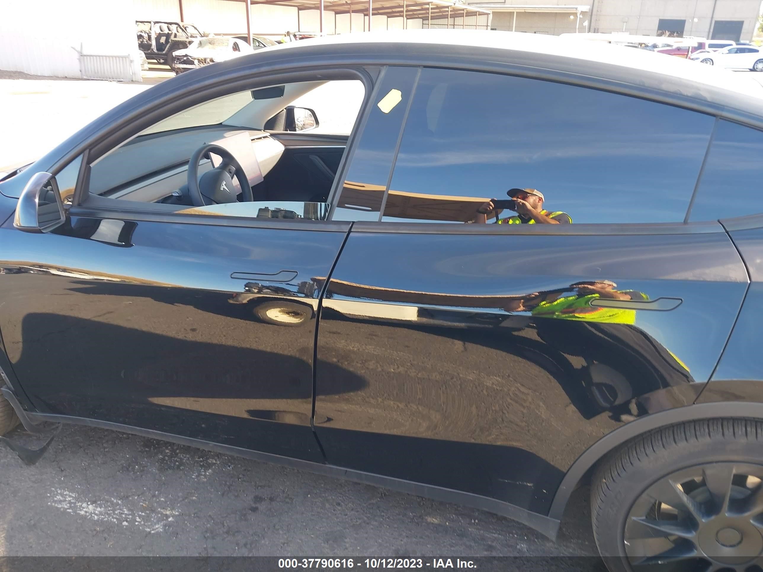 Photo 12 VIN: 7SAYGAEE5NF549696 - TESLA MODEL Y 