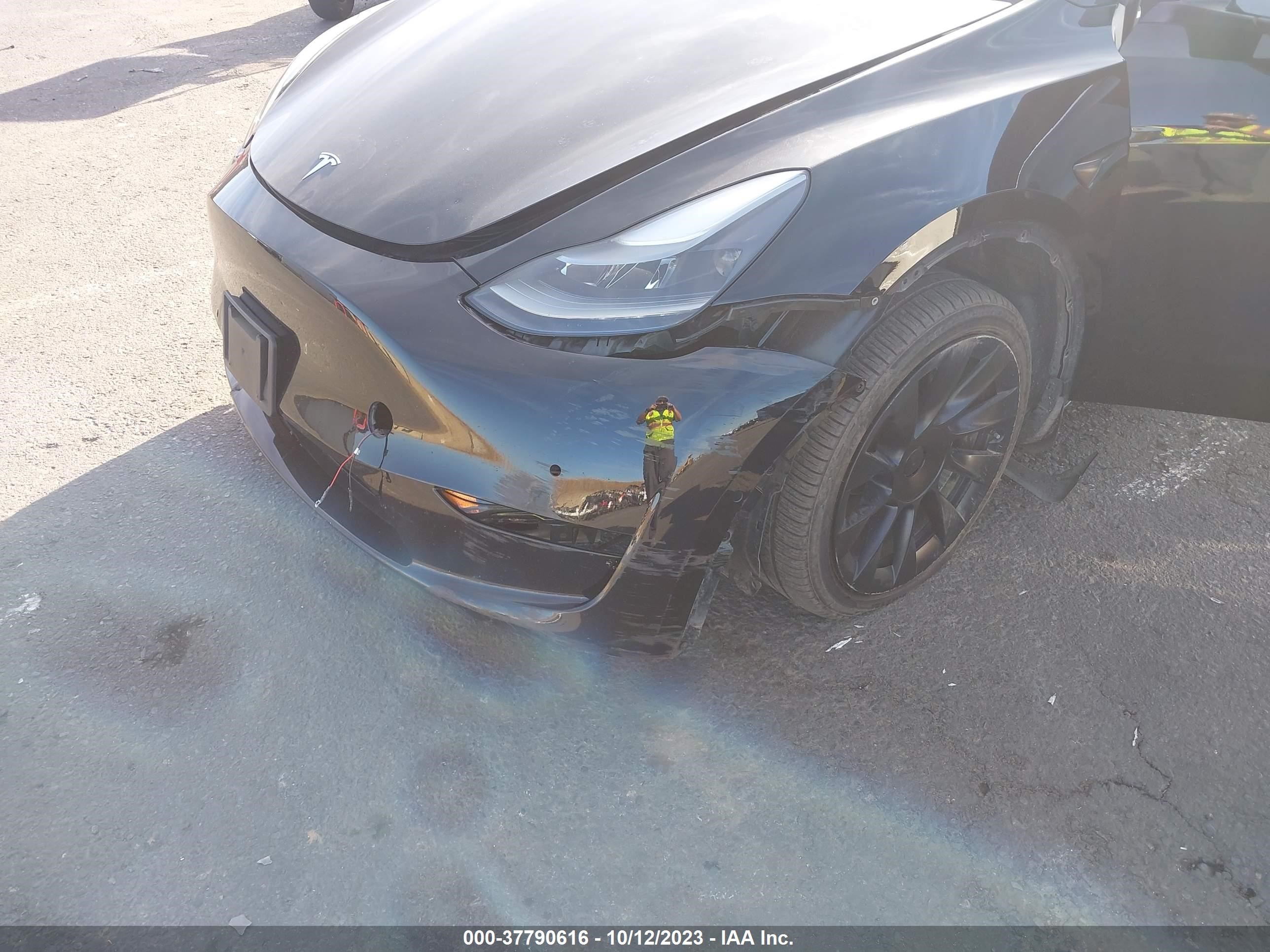 Photo 5 VIN: 7SAYGAEE5NF549696 - TESLA MODEL Y 