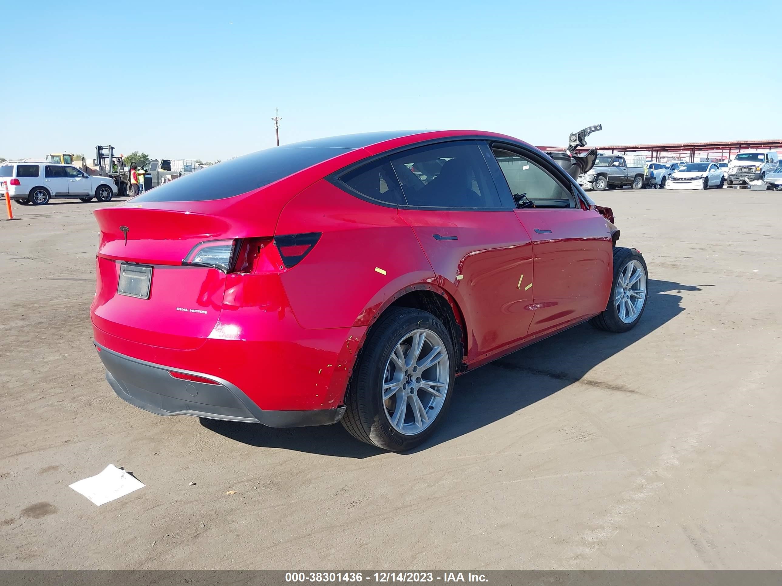 Photo 3 VIN: 7SAYGAEE5PF582507 - TESLA MODEL Y 