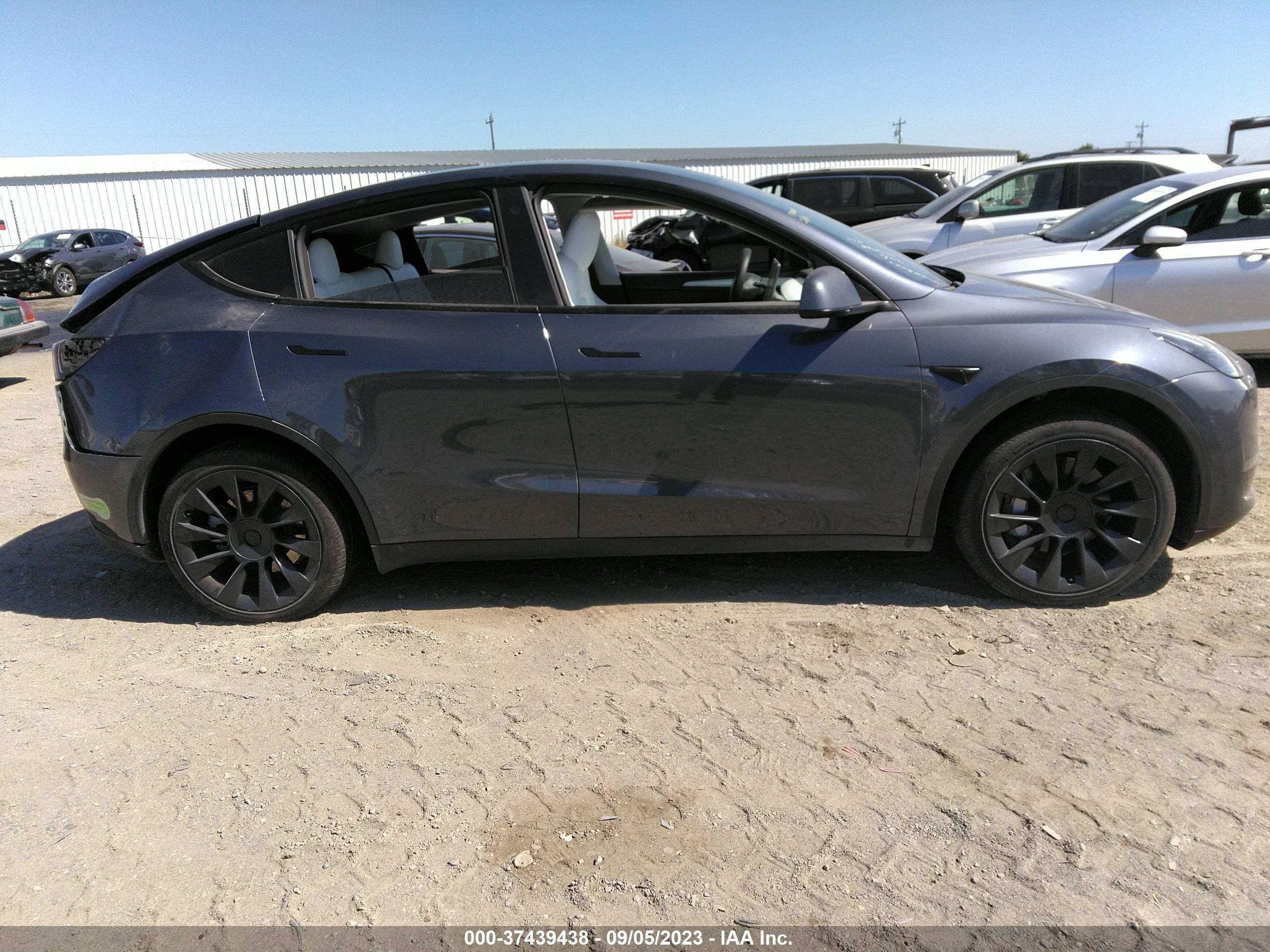 Photo 11 VIN: 7SAYGAEE5PF640647 - TESLA MODEL Y 