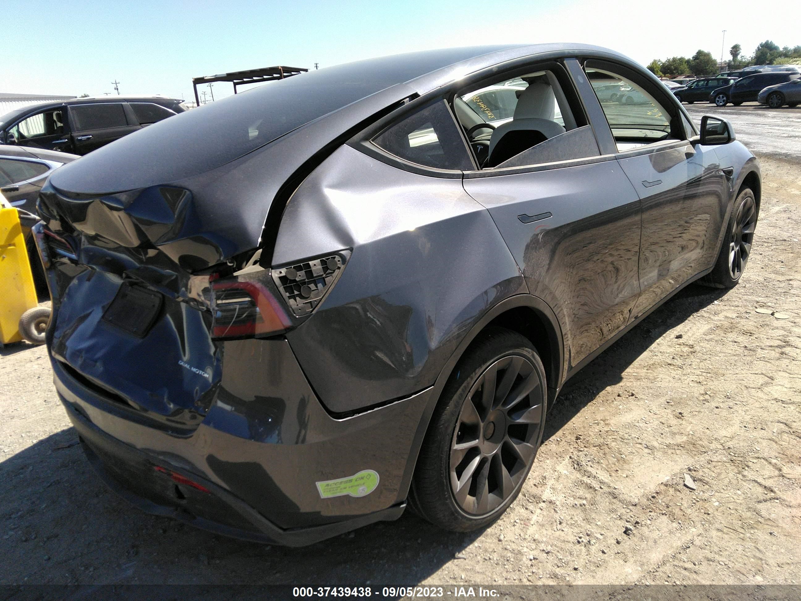 Photo 3 VIN: 7SAYGAEE5PF640647 - TESLA MODEL Y 