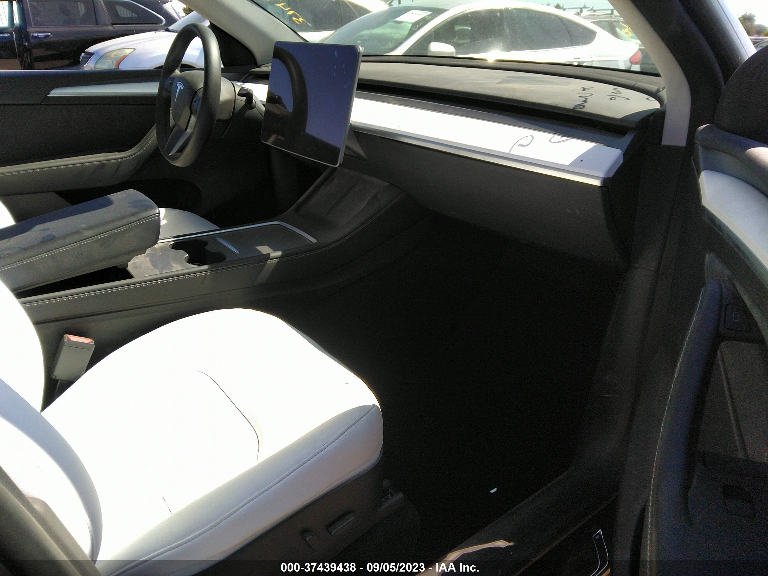 Photo 4 VIN: 7SAYGAEE5PF640647 - TESLA MODEL Y 