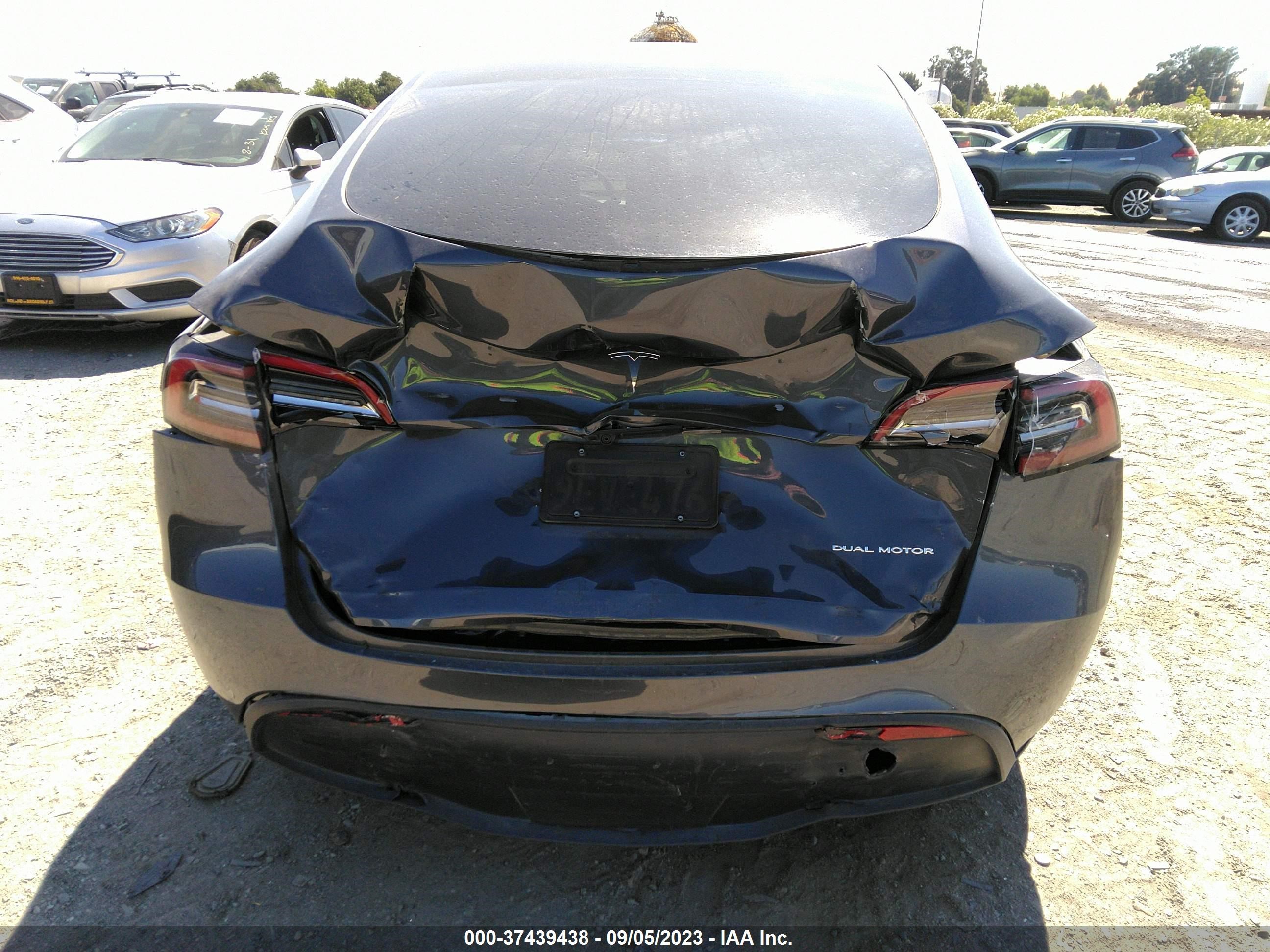 Photo 5 VIN: 7SAYGAEE5PF640647 - TESLA MODEL Y 