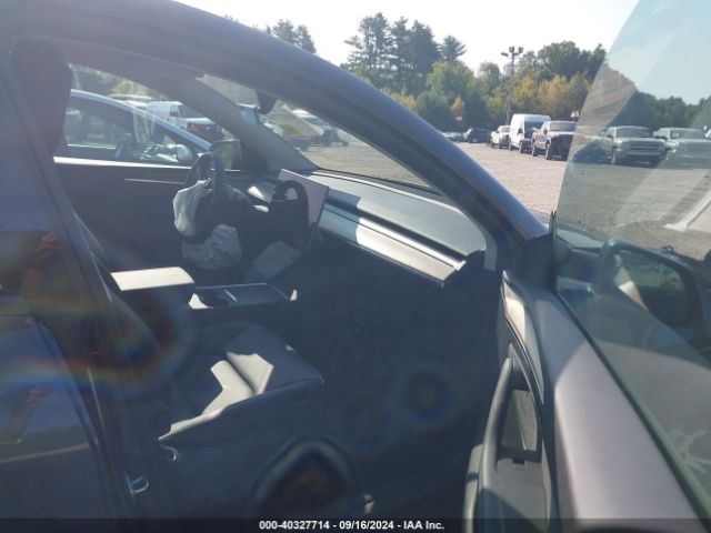 Photo 4 VIN: 7SAYGAEE5RF077814 - TESLA MODEL Y 