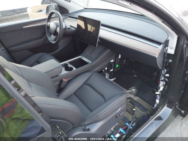 Photo 4 VIN: 7SAYGAEE5RF194549 - TESLA MODEL Y 