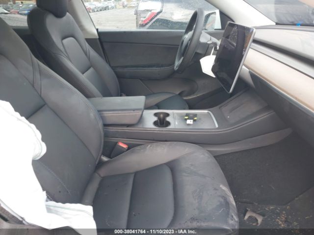 Photo 4 VIN: 7SAYGAEE6NF404442 - TESLA MODEL Y 