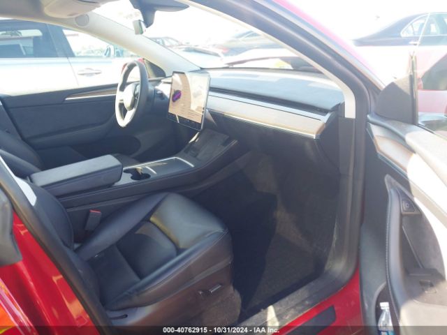 Photo 4 VIN: 7SAYGAEE6NF561517 - TESLA MODEL Y 