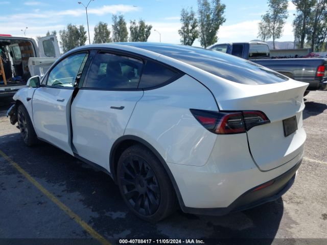 Photo 2 VIN: 7SAYGAEE6PF662625 - TESLA MODEL Y 