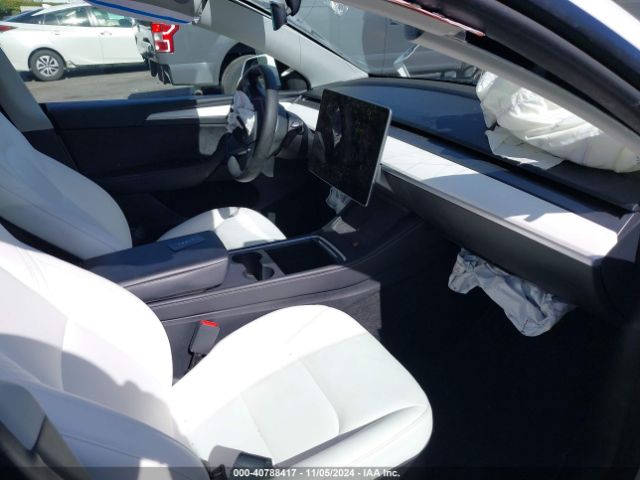 Photo 4 VIN: 7SAYGAEE6PF662625 - TESLA MODEL Y 