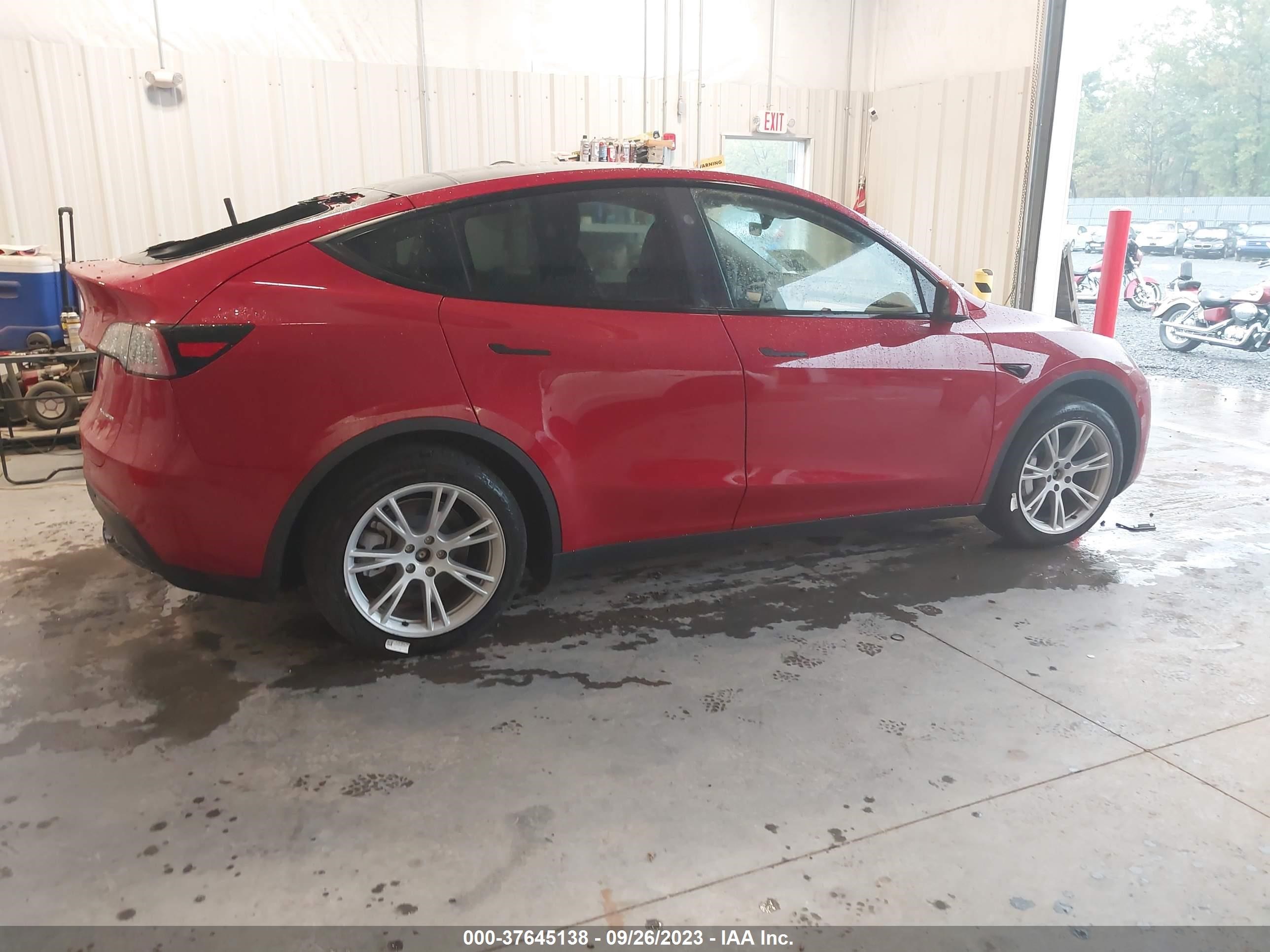 Photo 12 VIN: 7SAYGAEE6PF839660 - TESLA MODEL Y 