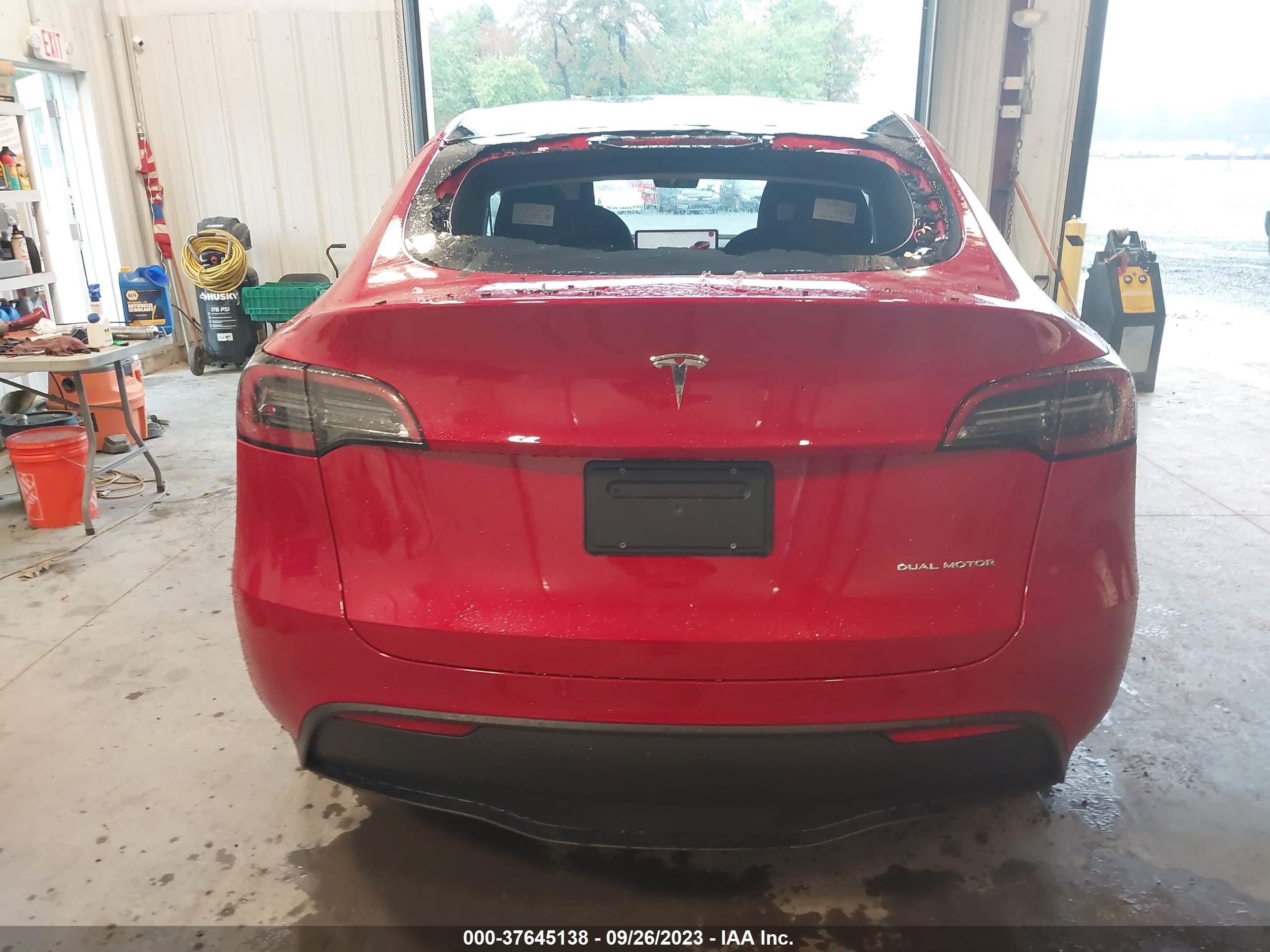 Photo 15 VIN: 7SAYGAEE6PF839660 - TESLA MODEL Y 