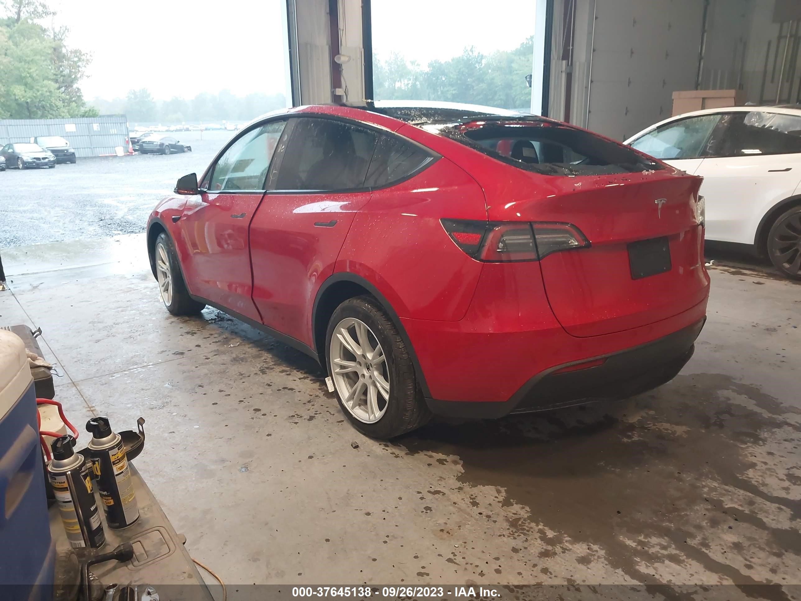 Photo 2 VIN: 7SAYGAEE6PF839660 - TESLA MODEL Y 