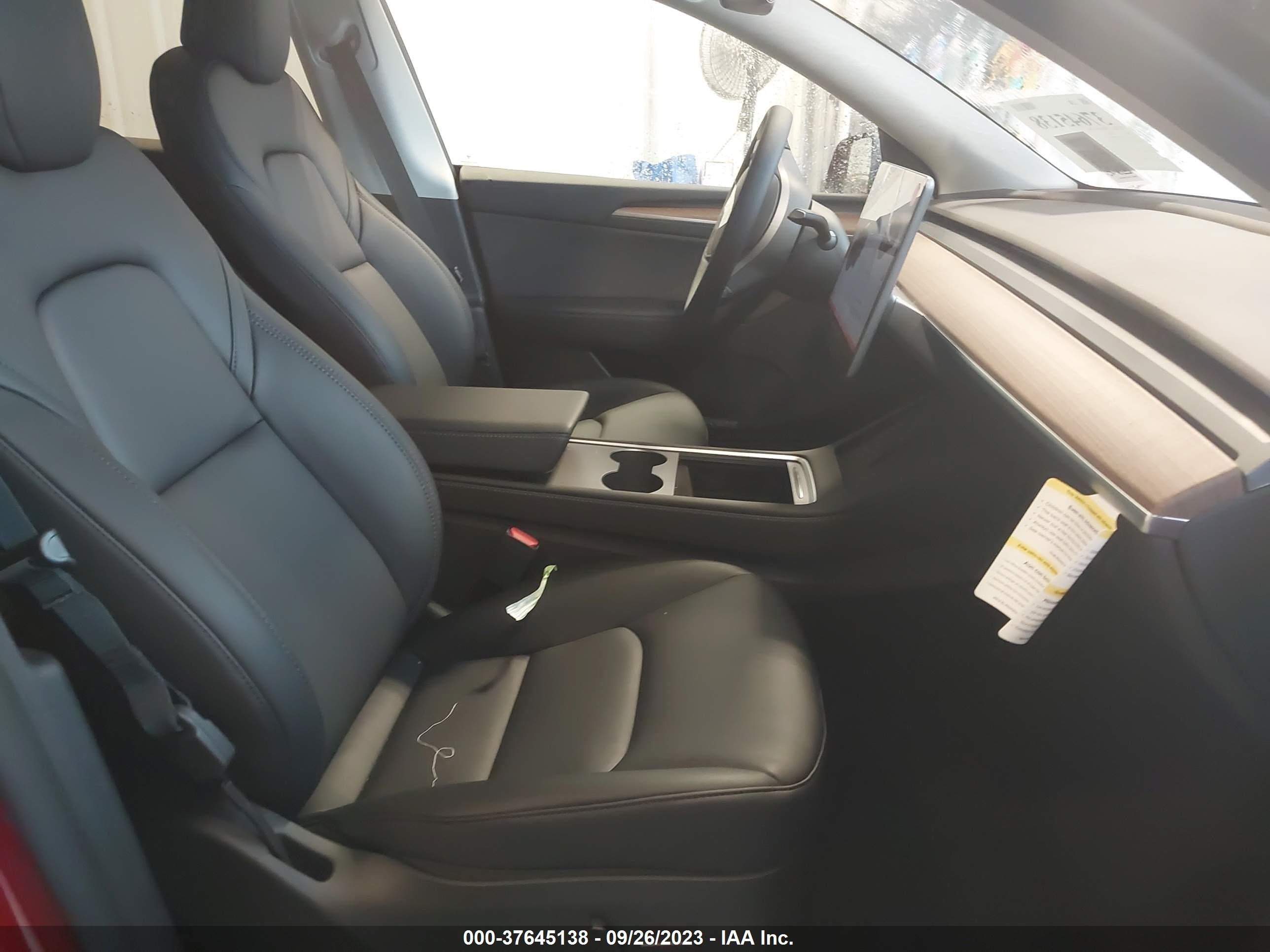 Photo 4 VIN: 7SAYGAEE6PF839660 - TESLA MODEL Y 