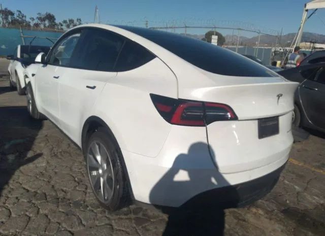 Photo 2 VIN: 7SAYGAEE7NF430709 - TESLA MODEL Y 