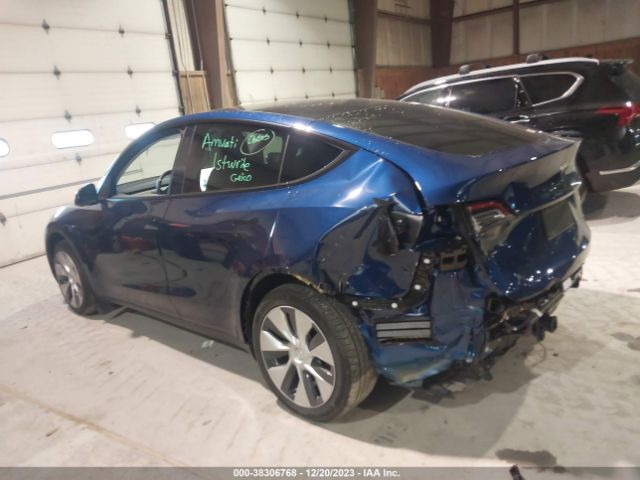 Photo 2 VIN: 7SAYGAEE7NF465766 - TESLA MODEL Y 