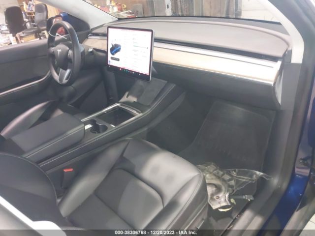 Photo 4 VIN: 7SAYGAEE7NF465766 - TESLA MODEL Y 