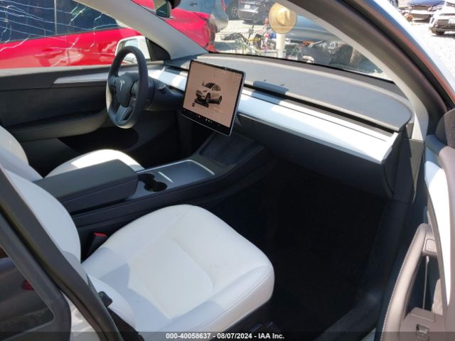 Photo 4 VIN: 7SAYGAEE7NF538005 - TESLA MODEL Y 