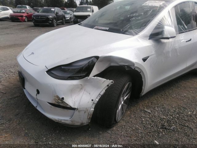 Photo 5 VIN: 7SAYGAEE7NF538005 - TESLA MODEL Y 