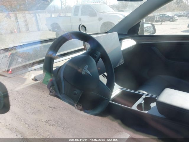 Photo 6 VIN: 7SAYGAEE7PF613000 - TESLA MODEL Y 