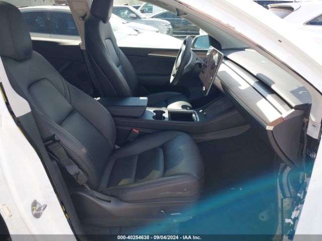 Photo 4 VIN: 7SAYGAEE7PF701268 - TESLA MODEL Y 