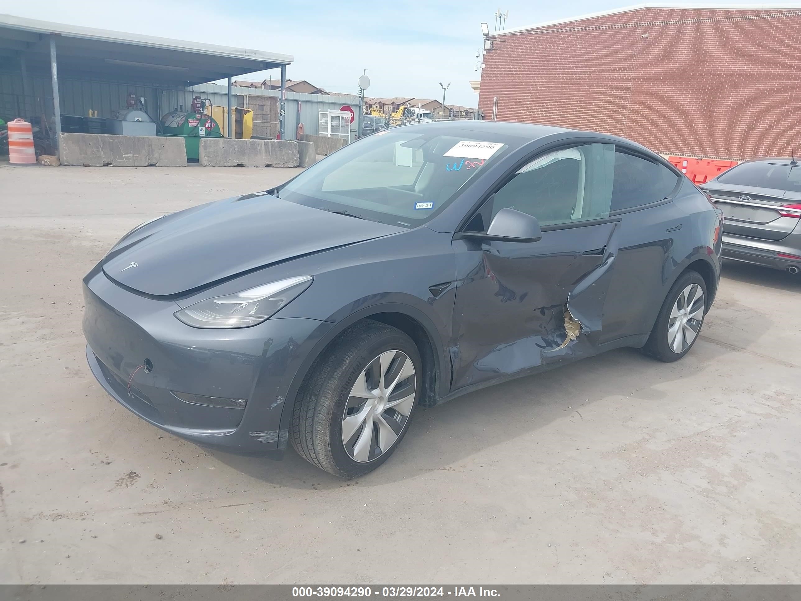 Photo 1 VIN: 7SAYGAEE7PF768825 - TESLA MODEL Y 