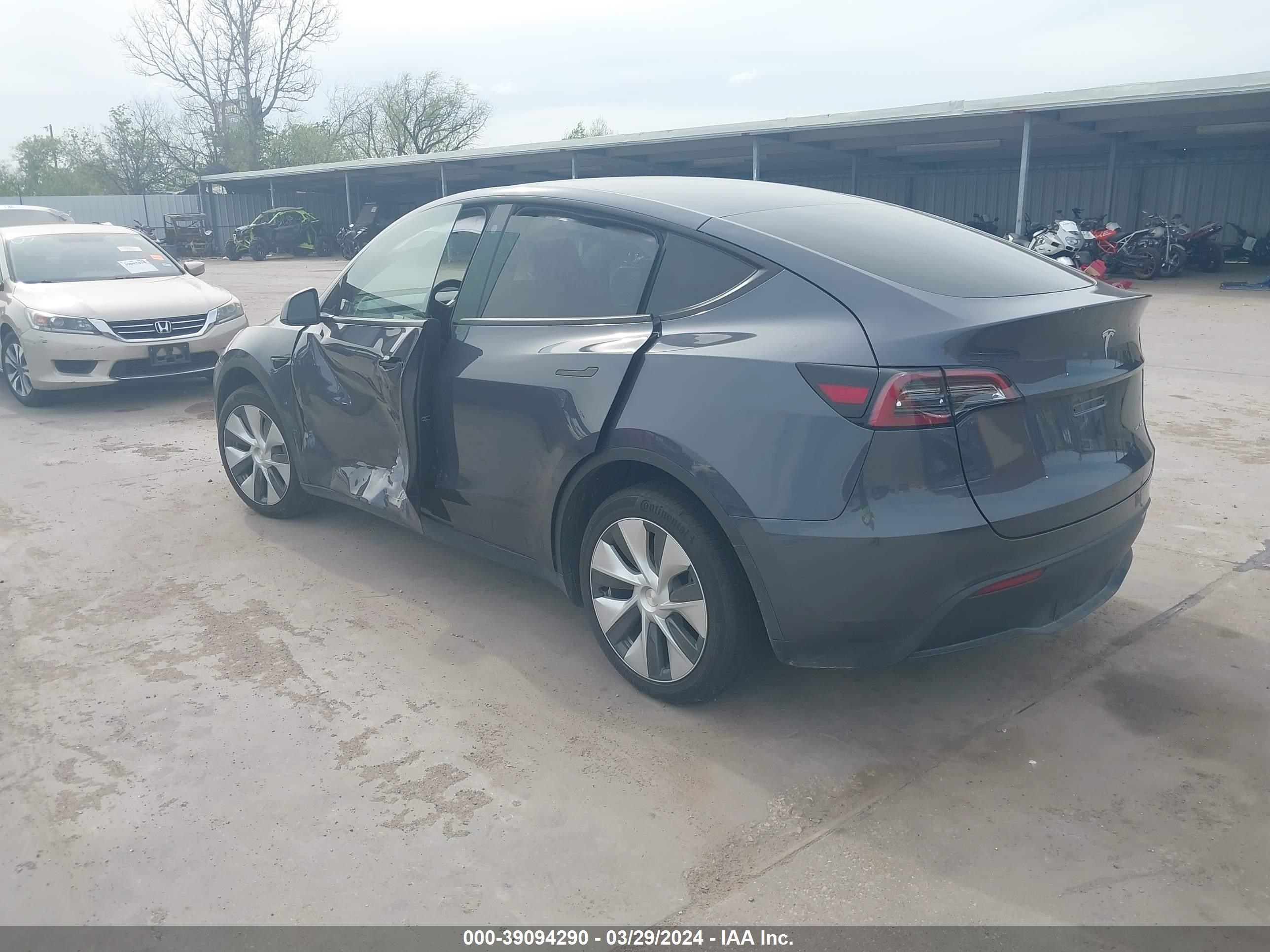 Photo 2 VIN: 7SAYGAEE7PF768825 - TESLA MODEL Y 