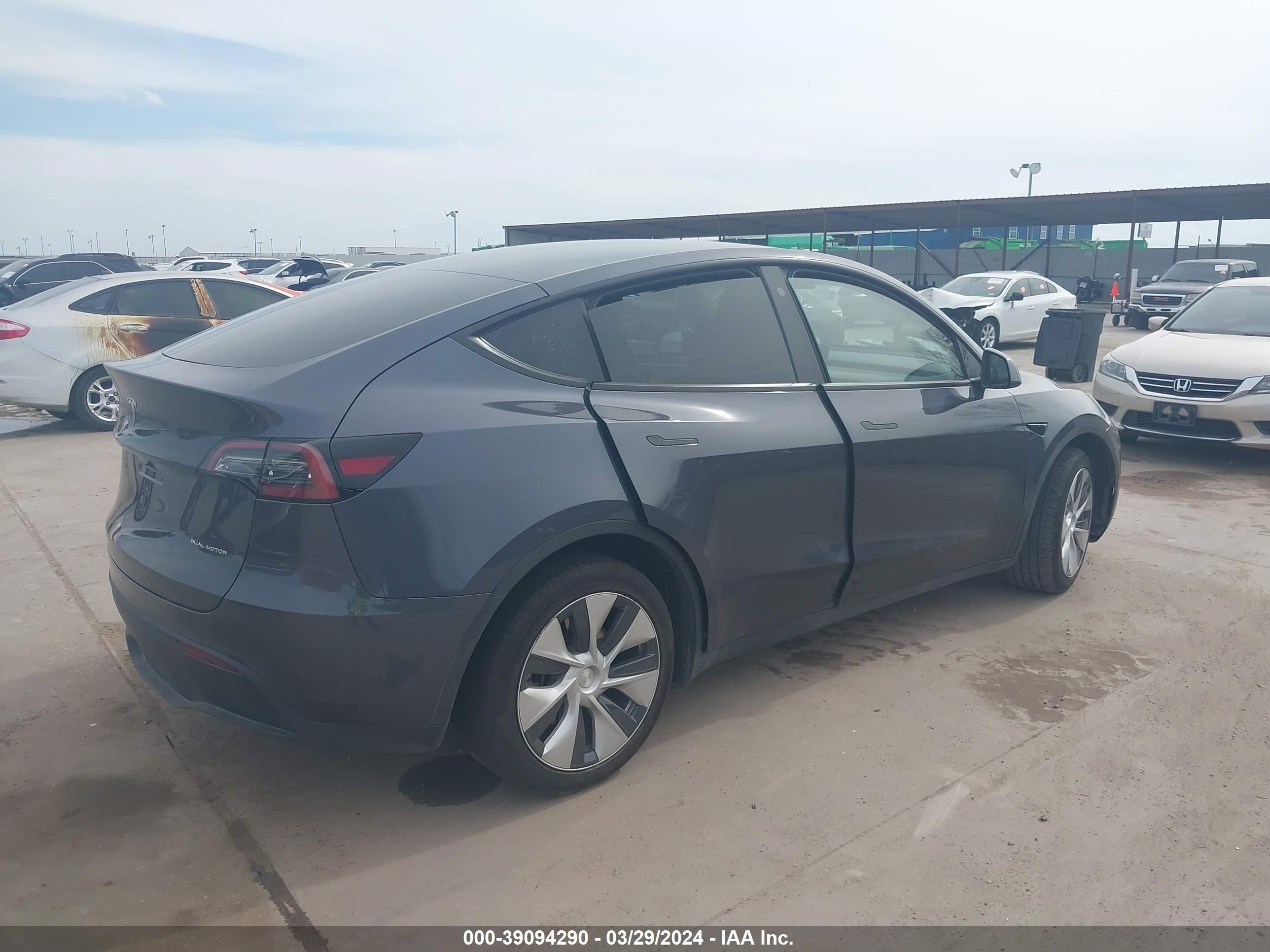 Photo 3 VIN: 7SAYGAEE7PF768825 - TESLA MODEL Y 