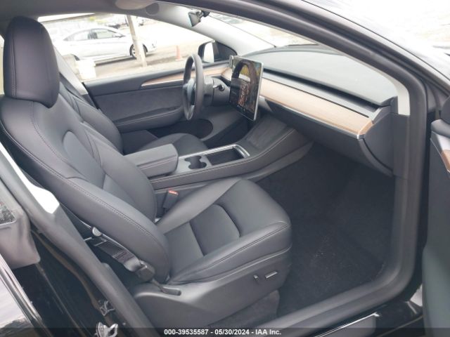 Photo 4 VIN: 7SAYGAEE7PF842082 - TESLA MODEL Y 