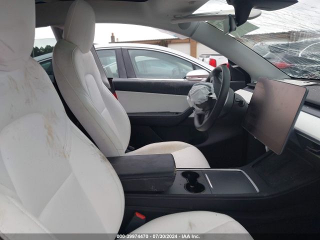 Photo 4 VIN: 7SAYGAEE8NF357804 - TESLA MODEL Y 