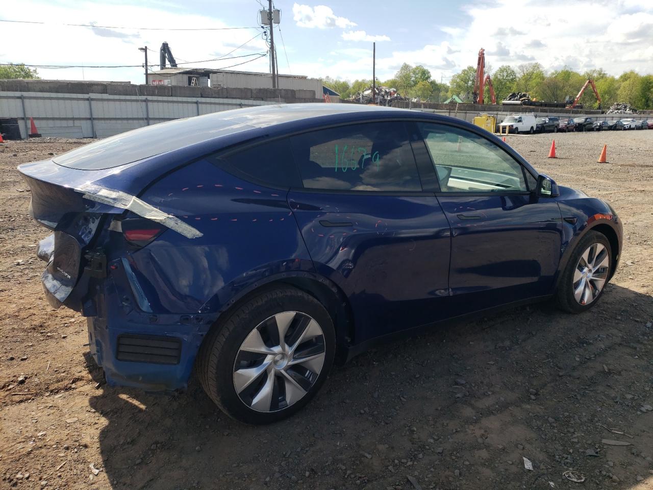 Photo 2 VIN: 7SAYGAEE8NF363831 - TESLA MODEL Y 