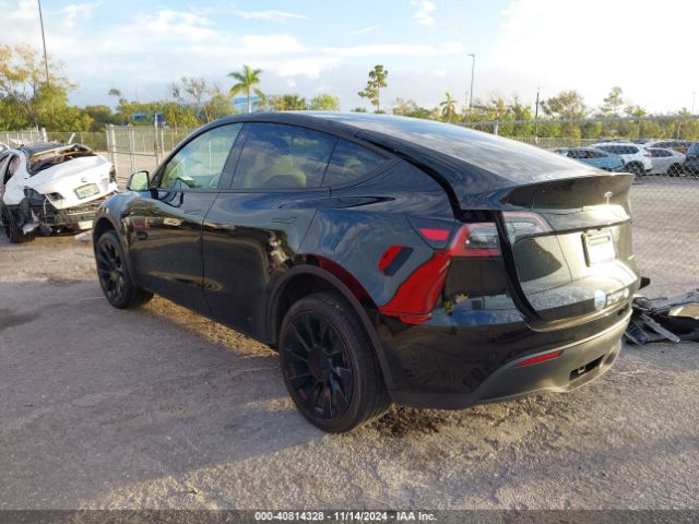 Photo 2 VIN: 7SAYGAEE8NF428841 - TESLA MODEL Y 