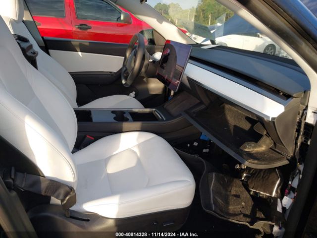 Photo 4 VIN: 7SAYGAEE8NF428841 - TESLA MODEL Y 