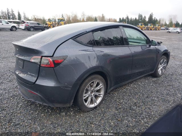 Photo 3 VIN: 7SAYGAEE8NF570624 - TESLA MODEL Y 