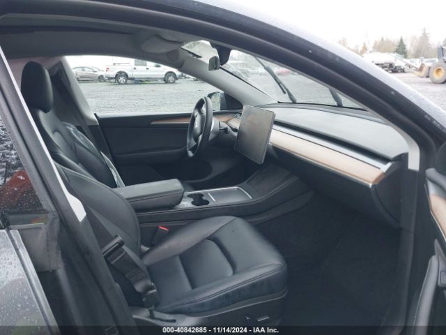 Photo 4 VIN: 7SAYGAEE8NF570624 - TESLA MODEL Y 