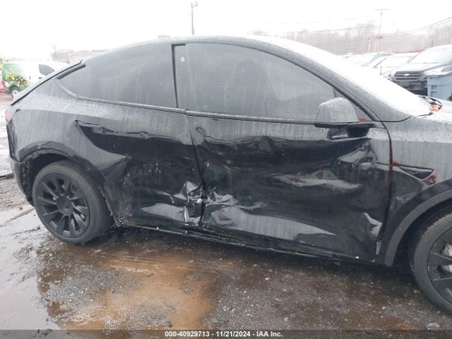 Photo 5 VIN: 7SAYGAEE8PF610509 - TESLA MODEL Y 