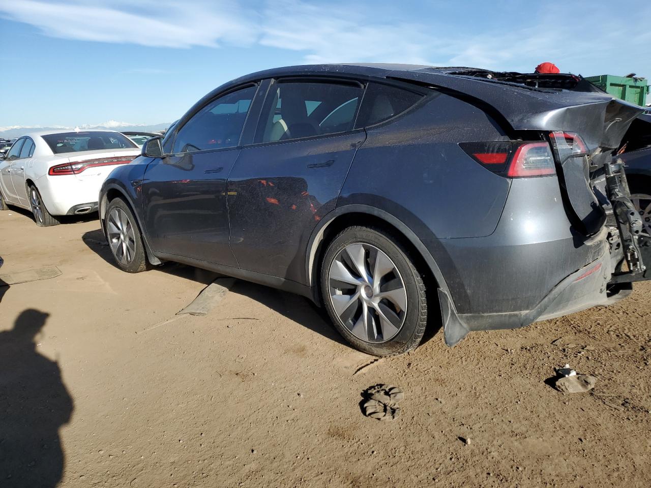 Photo 1 VIN: 7SAYGAEE8PF645552 - TESLA MODEL Y 