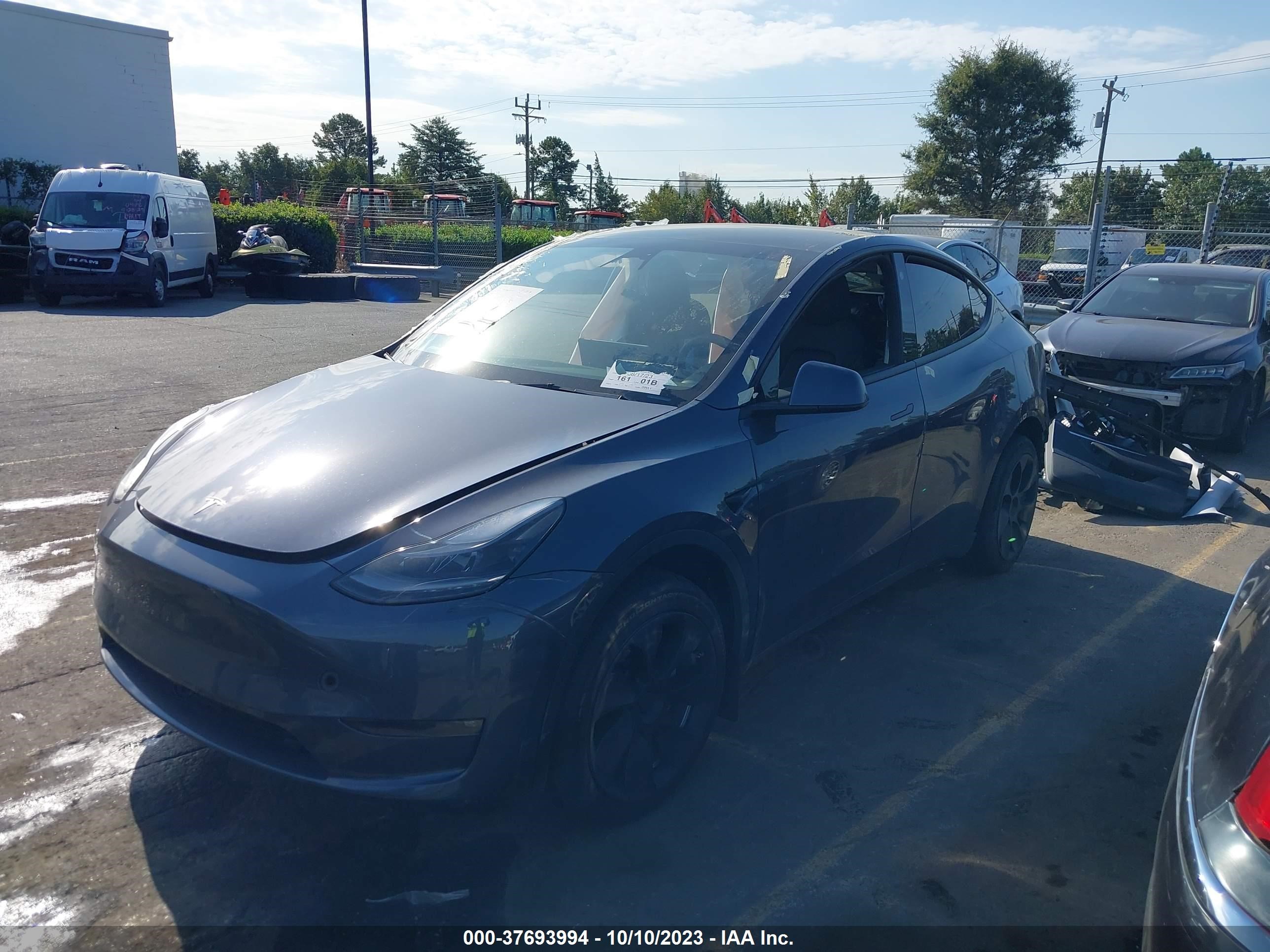 Photo 1 VIN: 7SAYGAEE8PF686358 - TESLA MODEL Y 