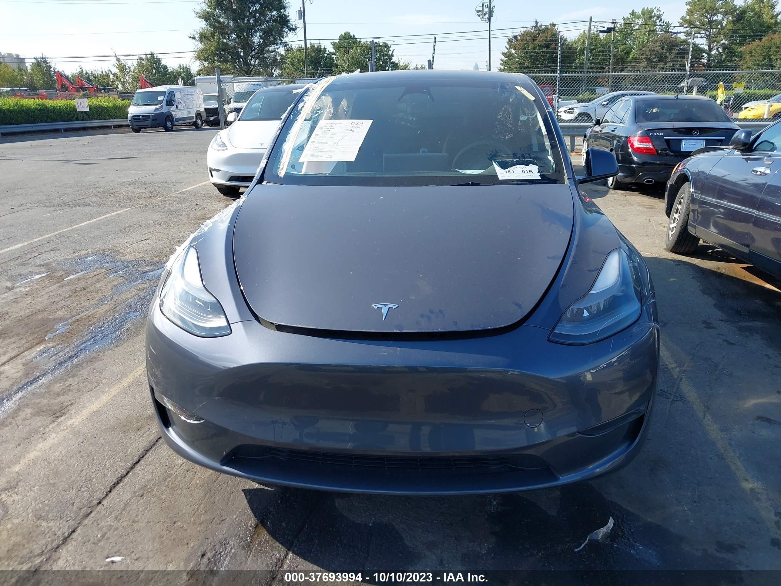 Photo 10 VIN: 7SAYGAEE8PF686358 - TESLA MODEL Y 