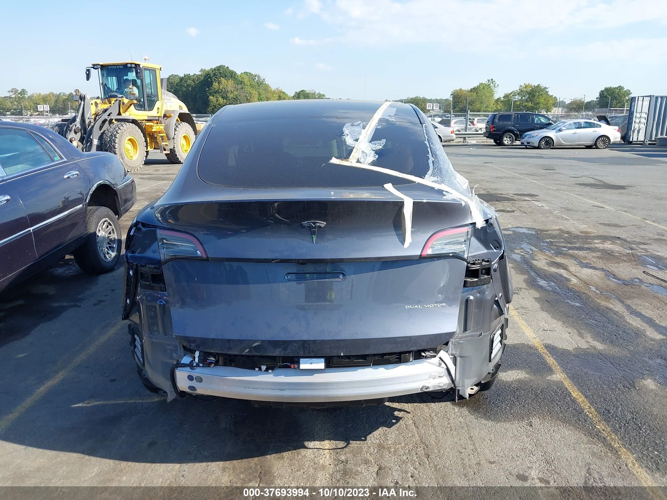 Photo 14 VIN: 7SAYGAEE8PF686358 - TESLA MODEL Y 