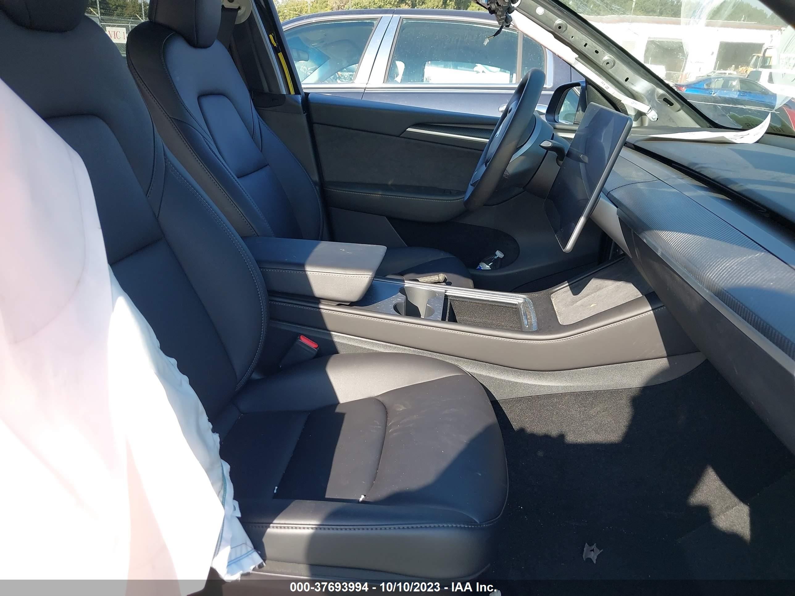 Photo 4 VIN: 7SAYGAEE8PF686358 - TESLA MODEL Y 