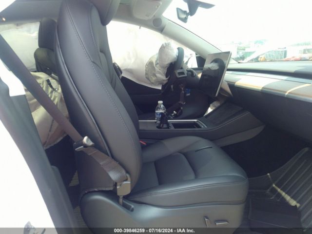 Photo 4 VIN: 7SAYGAEE8RF037176 - TESLA MODEL Y 