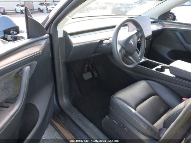 Photo 4 VIN: 7SAYGAEE8RF069271 - TESLA MODEL Y 