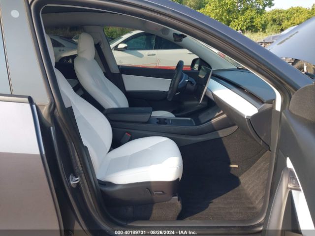 Photo 4 VIN: 7SAYGAEE9NF464702 - TESLA MODEL Y 