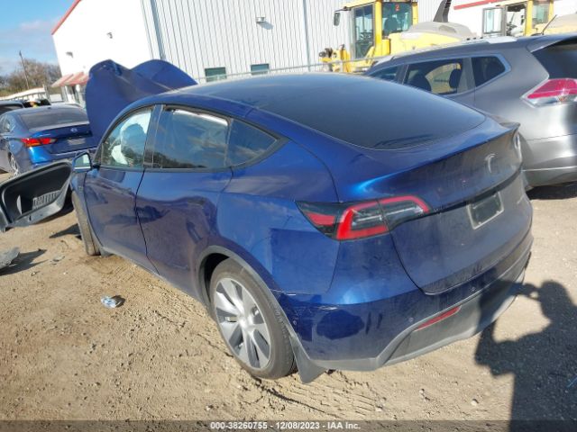 Photo 2 VIN: 7SAYGAEE9NF469253 - TESLA MODEL Y 