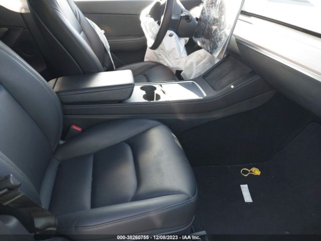 Photo 4 VIN: 7SAYGAEE9NF469253 - TESLA MODEL Y 