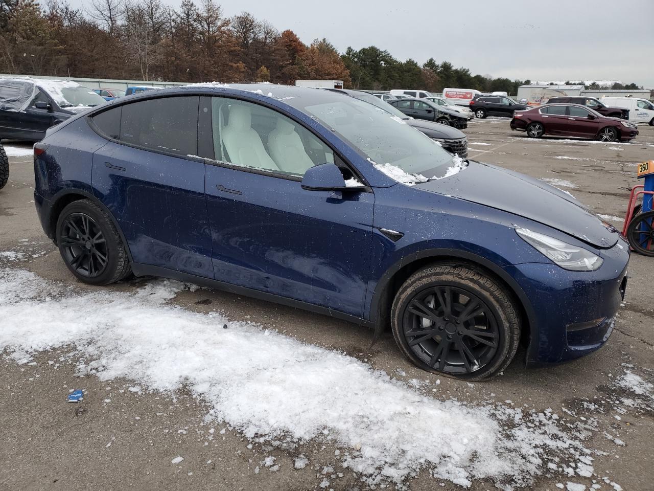 Photo 3 VIN: 7SAYGAEE9NF507564 - TESLA MODEL Y 