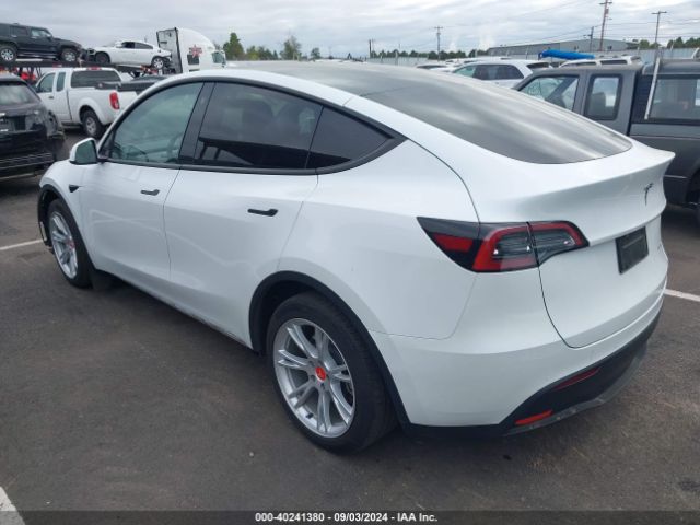 Photo 2 VIN: 7SAYGAEE9NF523098 - TESLA MODEL Y 