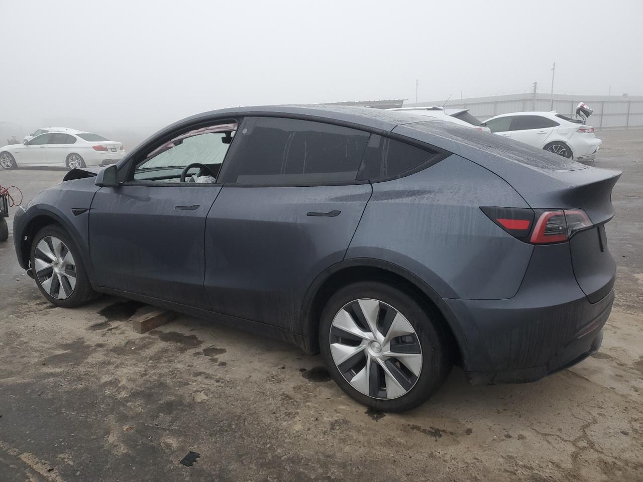 Photo 1 VIN: 7SAYGAEE9PF635256 - TESLA MODEL Y 