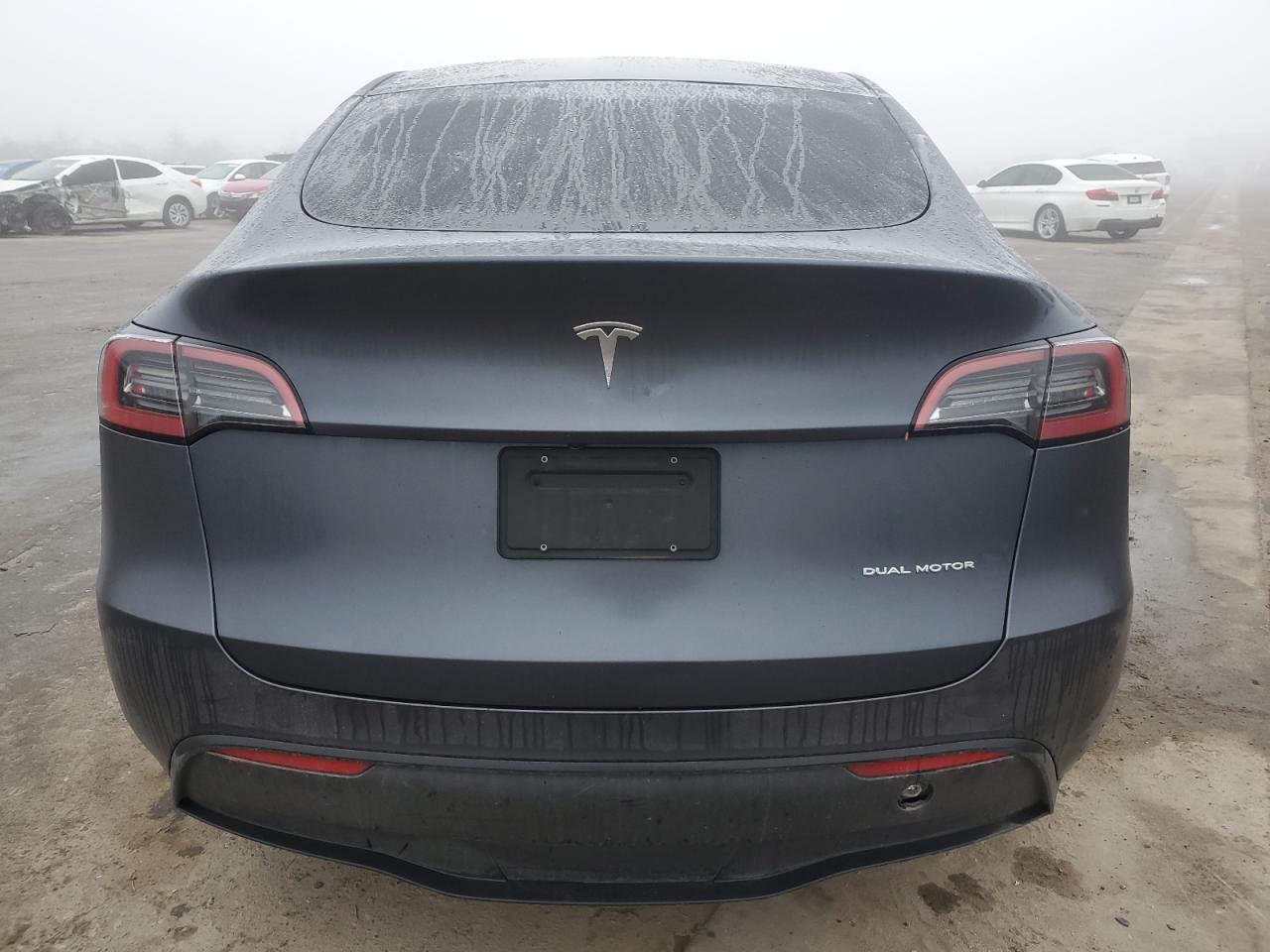 Photo 5 VIN: 7SAYGAEE9PF635256 - TESLA MODEL Y 